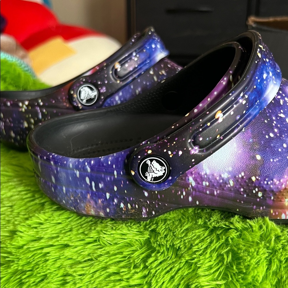 CROCS Kids Cosmic Galaxy Clogs J 3 J3 - Picture 2 of 5